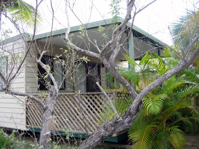 The Lakes Holiday Park - Townsville: Cottage accommodation ideal for families, couples and singles