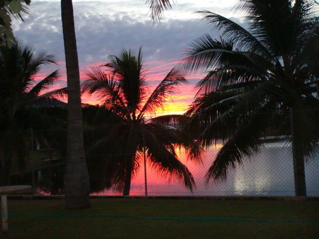 The Lakes Holiday Park - Townsville: Sunrise at the Lake