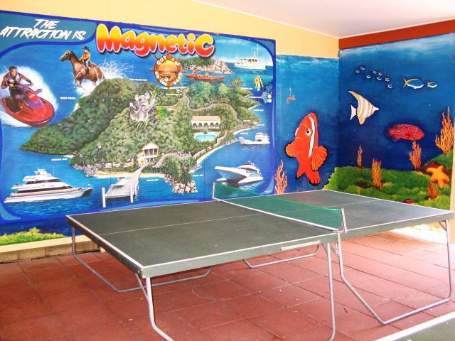 The Lakes Holiday Park - Townsville: Games room with table tennis