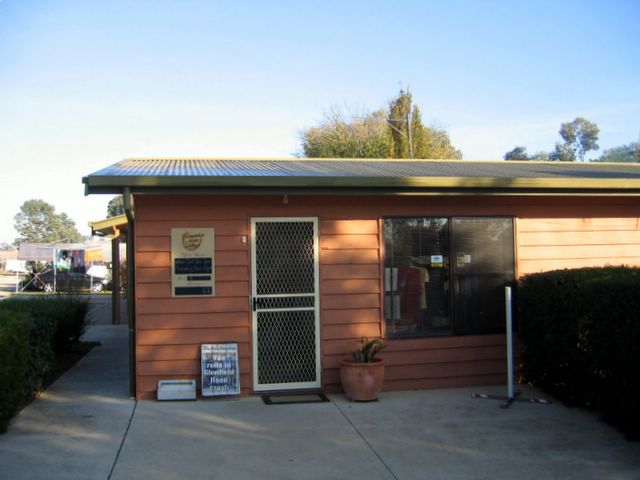 Horseshoe Motor Village Caravan Park - Wagga Wagga: Reception and office
