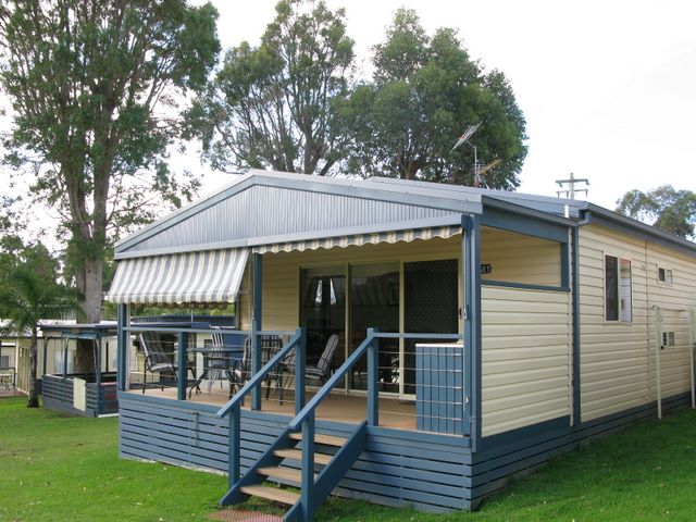Ocean Lake Caravan Park - Wallaga Lake: Cottage accommodation, ideal for families, couples and singles