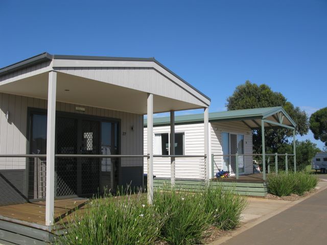 Werribee South Caravan Park - Werribee South: Cottage accommodation, ideal for families, couples and singles