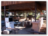 Ace Caravan Park - West Wyalong: Camp kitchen and BBQ area