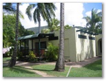 Island Gateway Holiday Park - Airlie Beach: Amenities block and laundry