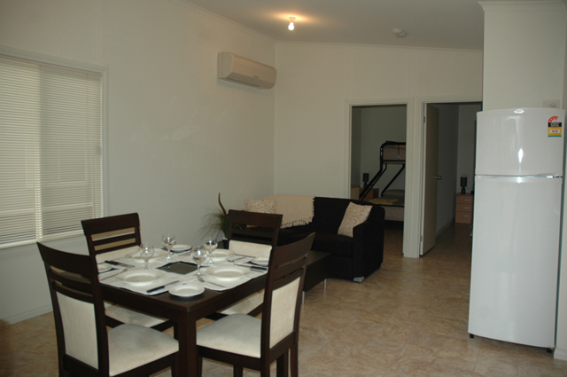 Whyalla Caravan Park - Whyalla: Dining room in superior two bedroom cabin