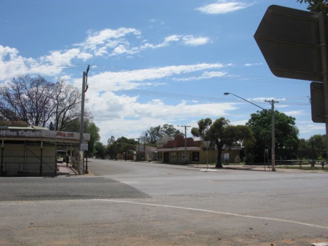 Victory Park Caravan Park - Wilcannia: Intersection at Wilcannia.
