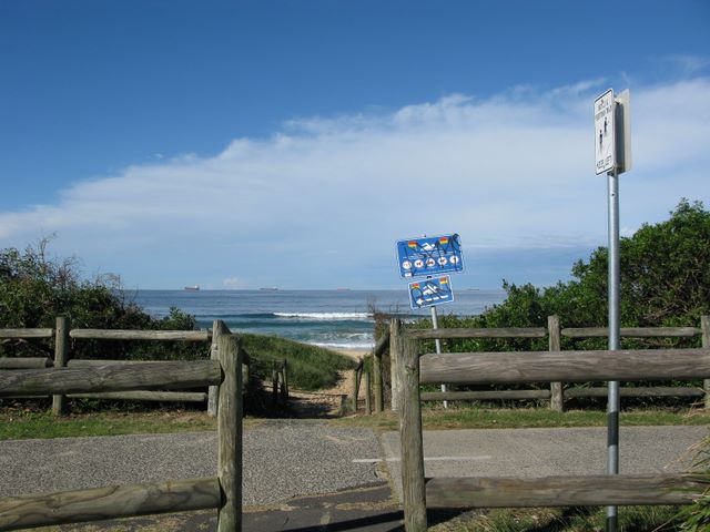 Bulli Beach Tourist Park - Bulli: Beach access