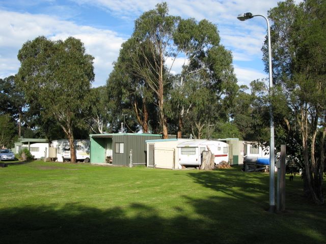 Woodside Central Caravan Park - Woodside: Area for tents and camping