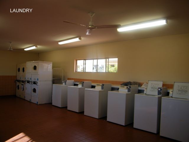 Ayers Rock Campground - Yulara: Interior of laundry