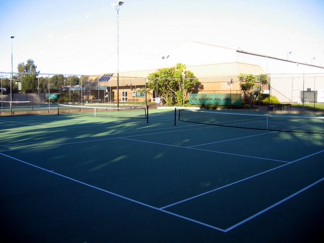 Marion Holiday Park - Bedford Park: Large tennis court complex adjacent to the park