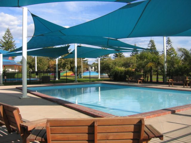 Historic photos of BIG4 Adelaide Shores Caravan Resort - West Beach SA 2006: Swimming pool