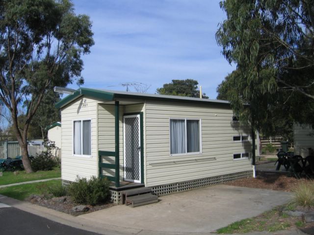 Aireys Inlet Holiday Park - Aireys Inlet: Cottage accommodation ideal for families, couples and singles