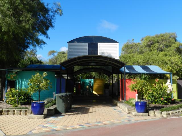 Emu Beach Holiday Park - Albany: BBQ,s and camp kitchen