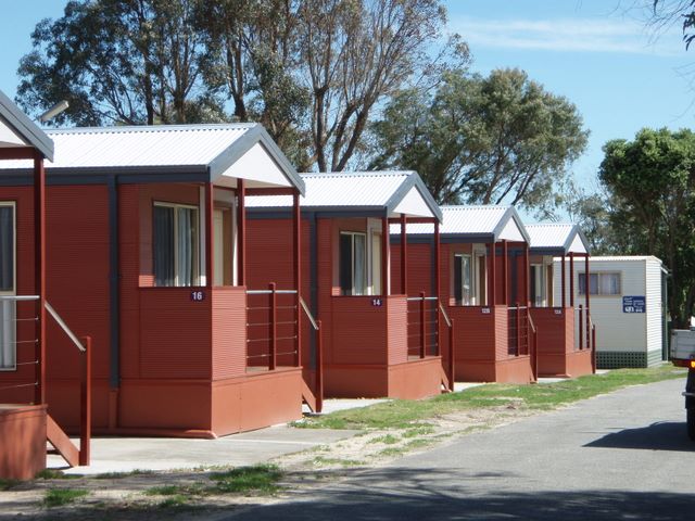 Albany Holiday Park - Albany: Modern cottages available for rent