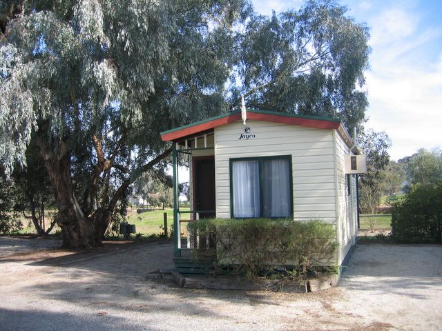 Albury All Seasons Tourist Park - Albury: Cottage accommodation ideal for families, couples and singles