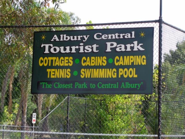 Albury Central Tourist Park - Albury: Sign to park
