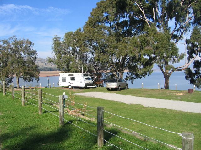 Lake Hume Tourist Park - Albury: Powered sites for caravans with view of the Hume Weir