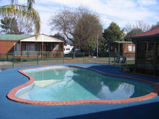 Albury Motor Village - Albury: Swimming pool
