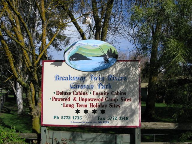 Breakaway Twin Rivers Caravan Park - Alexandra: Breakaway Twin Rivers Caravan Park welcome sign