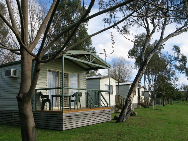 Breakaway Twin Rivers Caravan Park - Alexandra: Cottage accommodation ideal for families, couples and singles