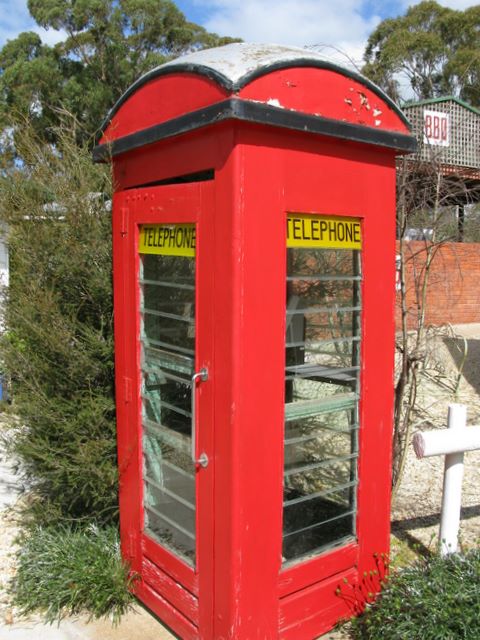 Pyrenees Caravan Park - Ararat: Public telephone that works!