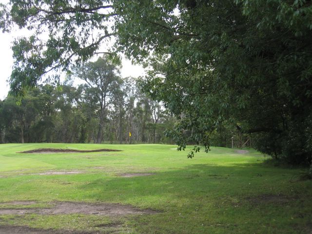Waratah Golf Course - Argenton: Approach to the Green on Hole 13