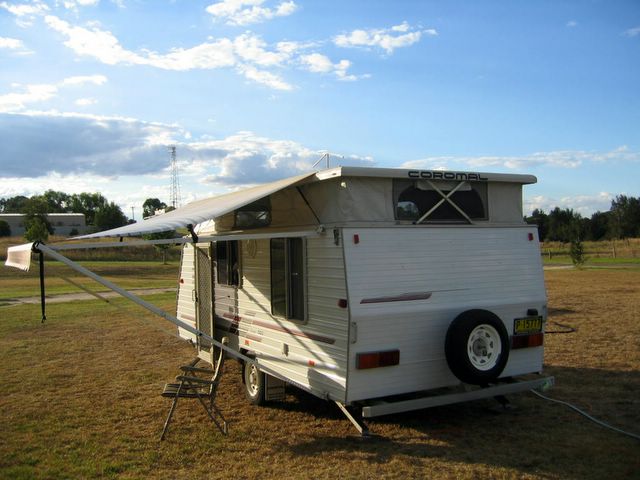 Ashford Caravan Park - Ashford: Lots of space for caravans and tents