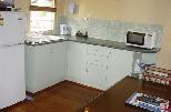 BIG4 Atherton Woodlands Van Park - Atherton: Modern kitchen in cabin