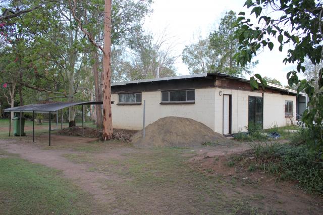 Atkinson Dam Cabin Village and Shoreline Camping - Atkinsons Dam: The rear entrance of the park, from the adjacent 'shoreline camping and day visitor' area.