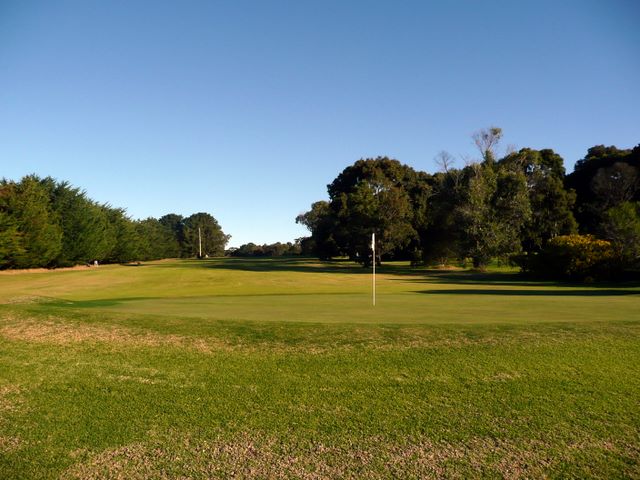 Bairnsdale Golf Course - Bairnsdale: Green on Hole 13.