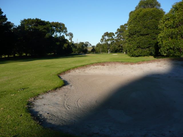 Bairnsdale Golf Course - Bairnsdale: Approach to the Green on Hole 15.