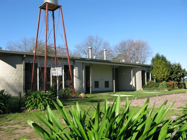 Mitchell Gardens Holiday Park - Bairnsdale: Amenities block and laundry