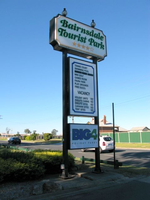 Bairnsdale Holiday Park - Bairnsdale: Bairnsdale Tourist Park welcome sign