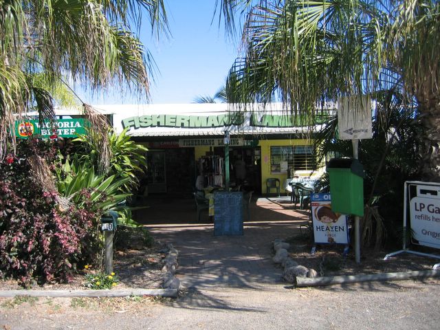 Balgal Beach Caravan Park - Balgal Beach: Shop and reception at Balgal Beach Caravan Park