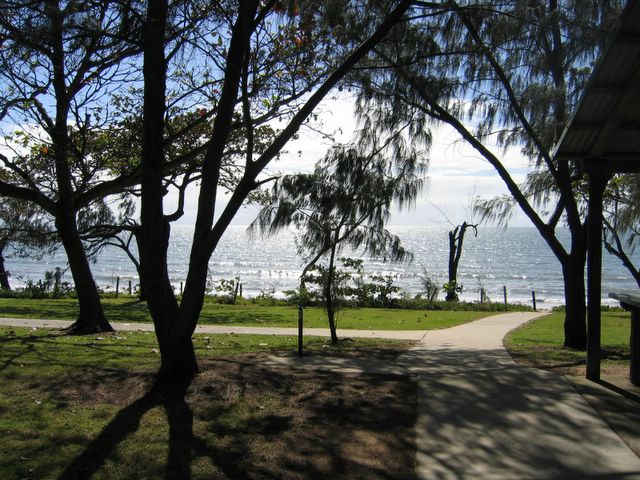 Balgal Beach Caravan Park - Balgal Beach: Access to the beach