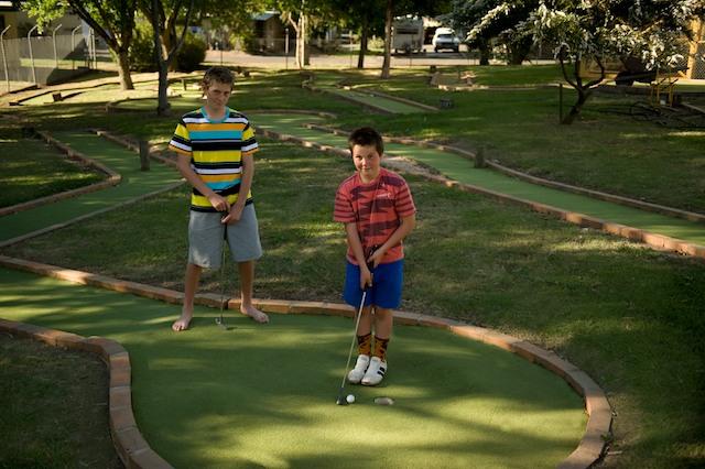 Eureka Stockade Holiday and Caravan Park   - Ballarat: Putt putt golf