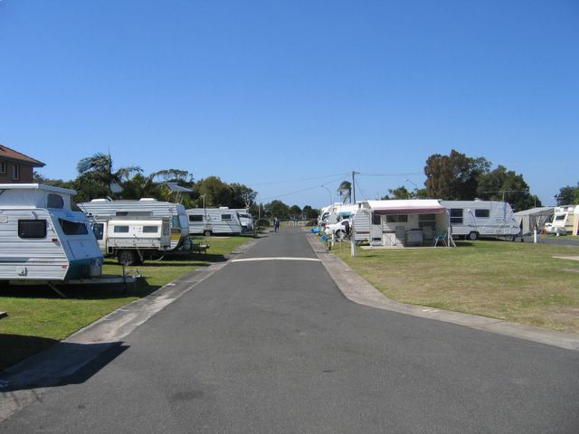 BIG4 Ballina Central Holiday Park 2006 - Ballina: Good paved roads throughout the park