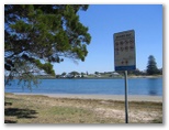 Ballina Lakeside Holiday Park - Ballina: The park is adjacent to Shaws Bay