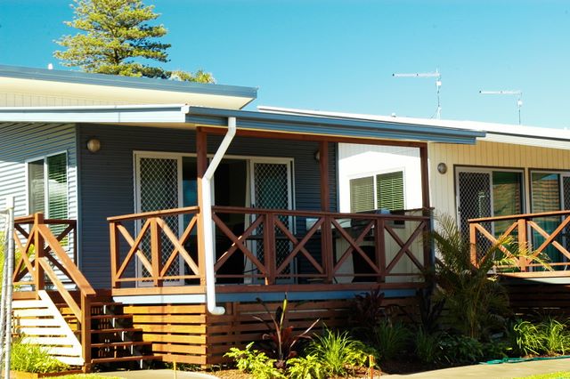 Shaws Bay Holiday Park - East Ballina: Riverview Cabin ideal for families, couples and singles