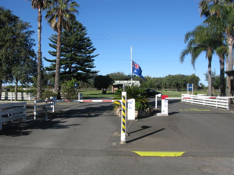 Surfrider Caravan Park - Barrack Point: Secure entrance and exit