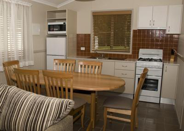 Pleasurelea Tourist Resort & Caravan Park - Batemans Bay: Cabin accommodation which is ideal for couples, singles and family groups.