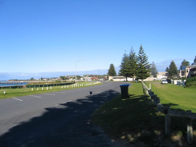 Beachport Caravan Park - Beachport: View of the road outside the park