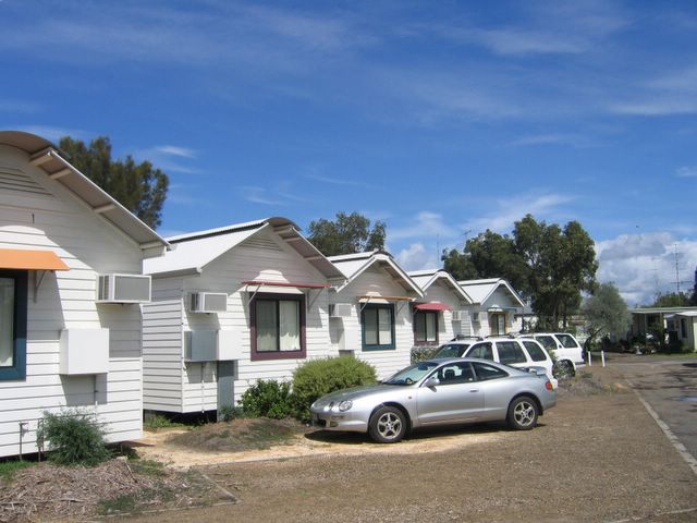 Belmont Bayview Park - Belmont: Cottage accommodation ideal for families, couples and singles