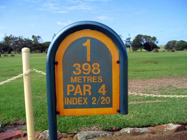 Belmont Golf Course - Belmont: Hole 1 - Par 4, 398 meters