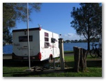 Belmont Pines Lakeside Holiday Park - Belmont: Powered site with lake views