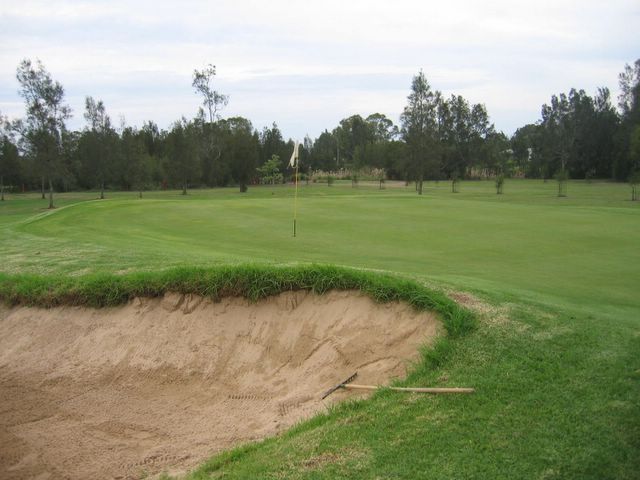 Beresfield Golf Course - Beresfield: Green on Hole 7