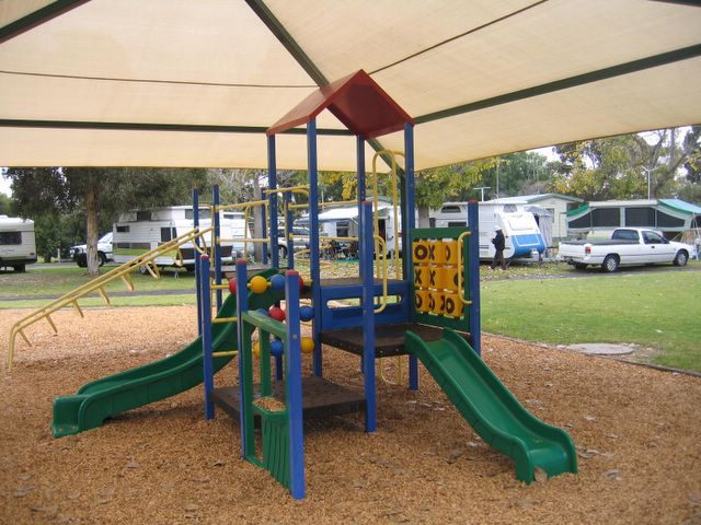 Berri Riverside Caravan Park 2006 - Berri: Playground for children