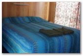 BIG4 Bicheno Cabin and Tourist Park - Bicheno: Main bedroom Open Plan Cabin