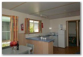 BIG4 Bicheno Cabin and Tourist Park - Bicheno: Cottage kitchen