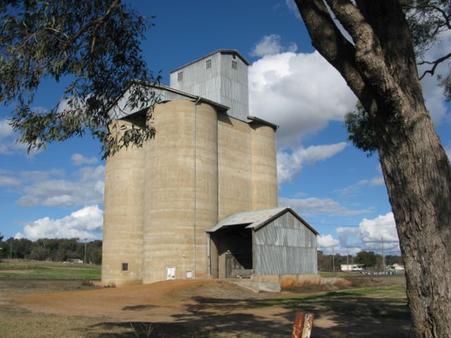 Binnaway NSW - Binnaway: Binnaway NSW: Wheat silo at Binnaway.